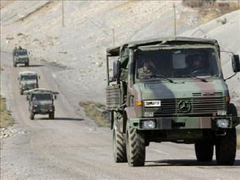 Bitlis'te askeri konvoya saldırı