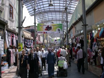 Bursa'da 7'den 70'e herkes için alışveriş başladı