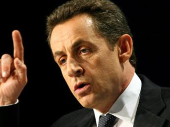 Tehlikeli girişim! Sarkozy düğmeye bastı...